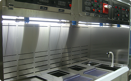 Wafer-strip-in-a-stainless-steel-solvent-manual-station