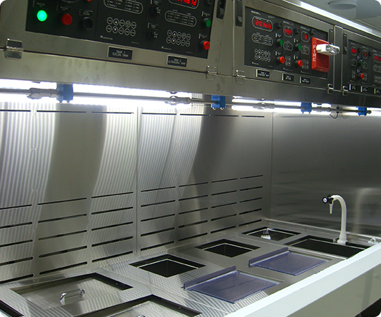 Wafer-strip-in-a-stainless-steel-wet-bench-station